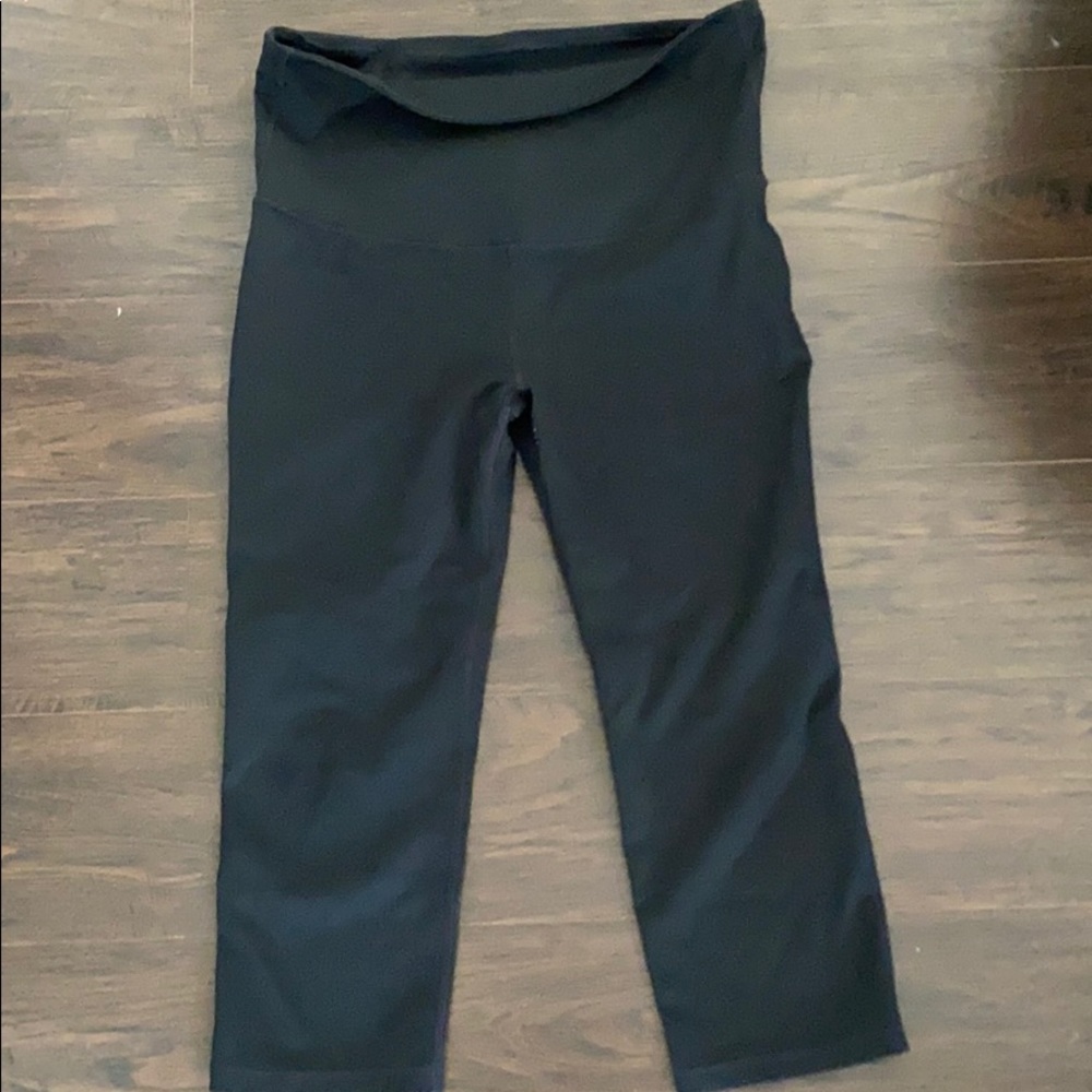 Gap Fit Maternity Crops